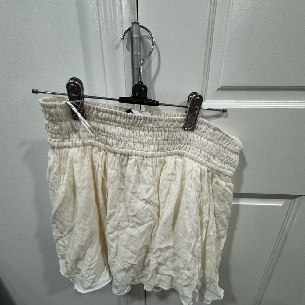 Elegant White Mini Skirt